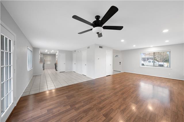 Building Photo - 9227 Pinewood Dr