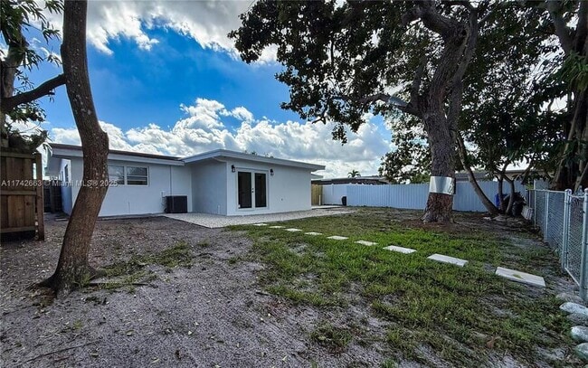 Foto del edificio - 8381 NW 11th St