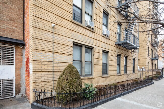 Building Photo - 43-10 44th St
