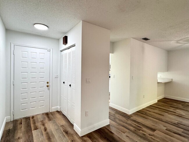 Photo - Beautifully Remodeled 2 Bed 2 Bath in Kiss... Townhome