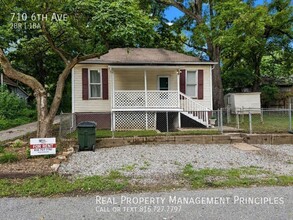 Building Photo - 710 6th Ave