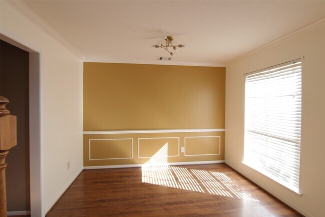 Building Photo - 7807 Braemar Crescent St