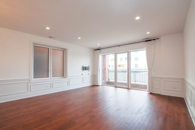 Foto del edificio - 4041 N Elston Ave