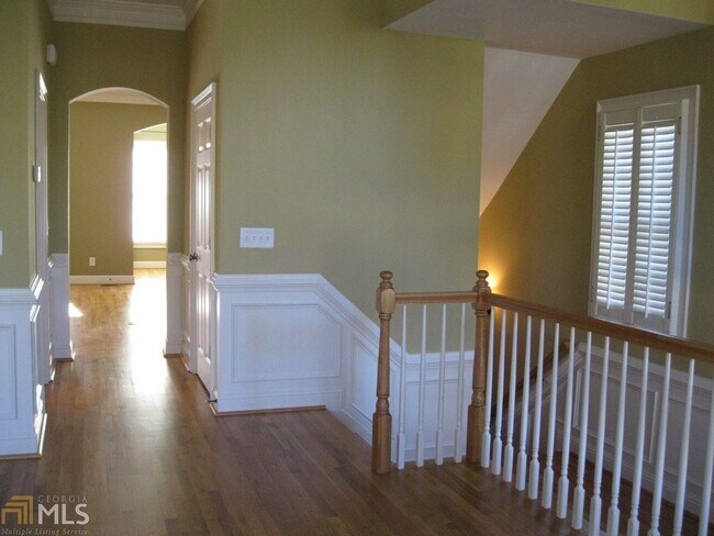 Building Photo - 623 Parkside Village Dr