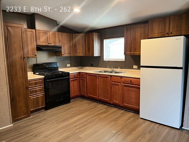 Foto del edificio - 2233 E 8th St