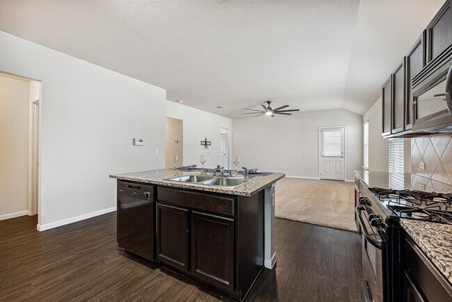 Building Photo - 604 Silver Wing Dr