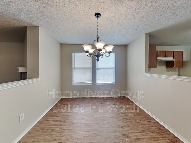 Building Photo - 2509 Clear Brook Dr