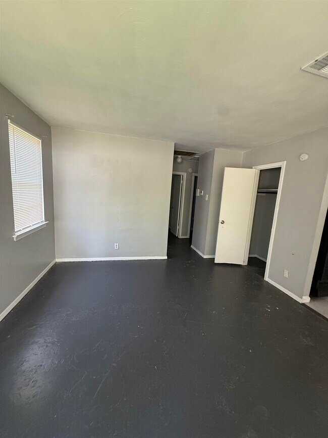 Building Photo - 2203 Stovall Ave