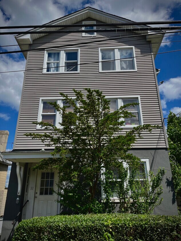 Primary Photo - 32 Portland Pl