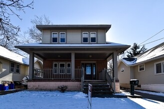 Building Photo - 30 E 4th Ave