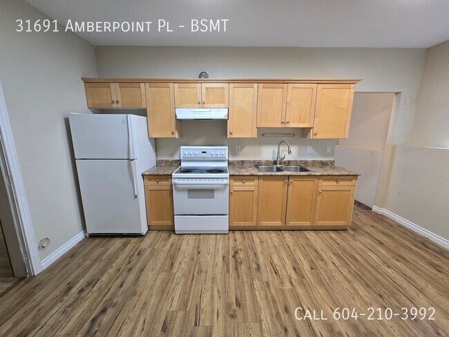 Photo du bâtiment - Spacious 2 Bedroom Basement – West Abbotsford