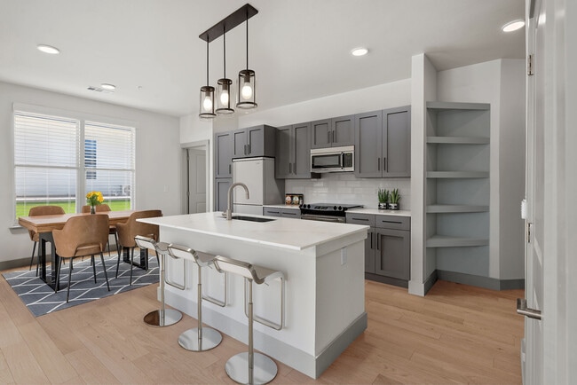 Building Photo - Valle Vista