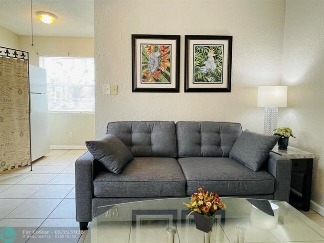 Foto del edificio - 889 NW 16th Ave