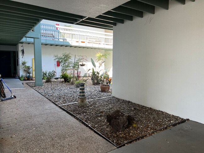 Foto del edificio - 441 S Houston St