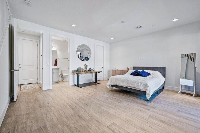 Building Photo - 5256 Beckman Ter