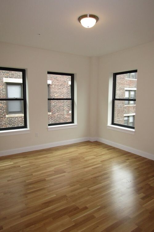 Primary Photo - 16 Peterborough St