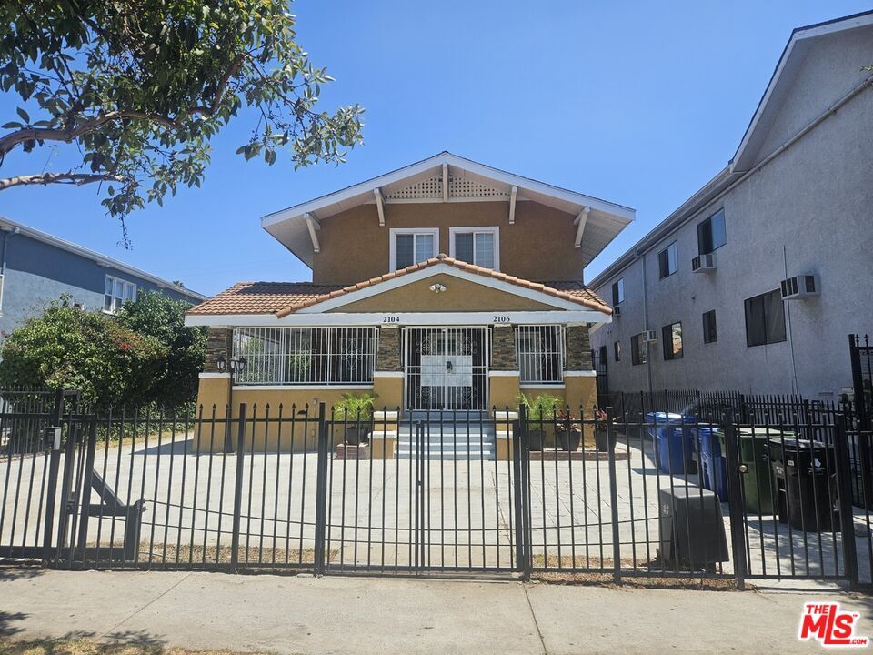 Foto principal - 2104 Crenshaw Blvd