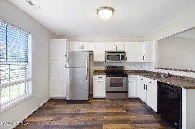 Foto del edificio - Short Term Townhome Available ASAP!