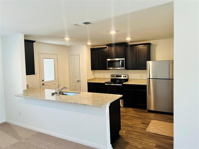 Foto del edificio - 117 Maywood Ln