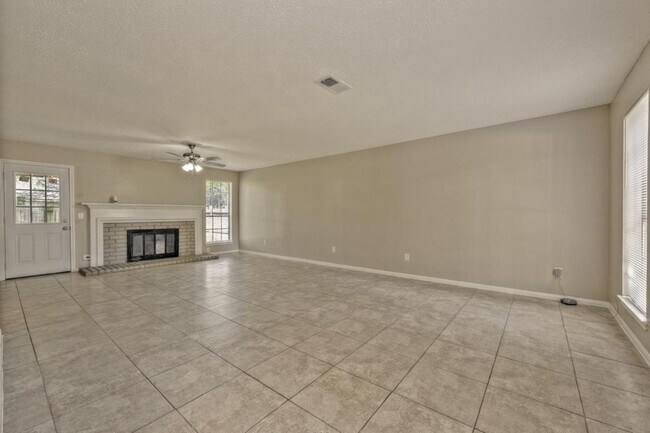 Foto del edificio - 11402 Sky Way Dr