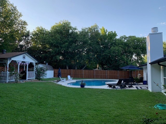 Foto del edificio - 5505 Cliff Haven Dr