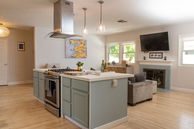 Building Photo - 7400 Oak Park Ave