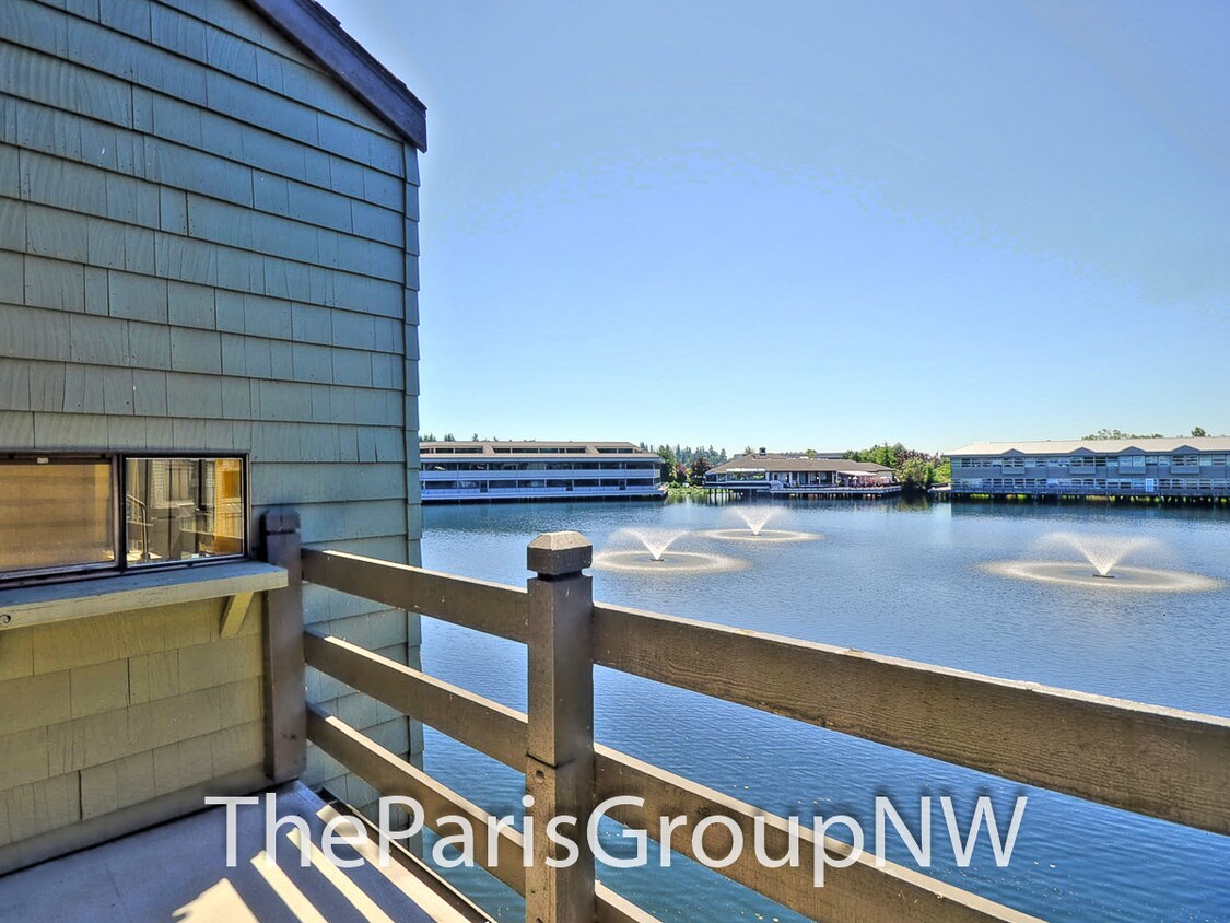 Foto principal - 4 Lake Bellevue Dr