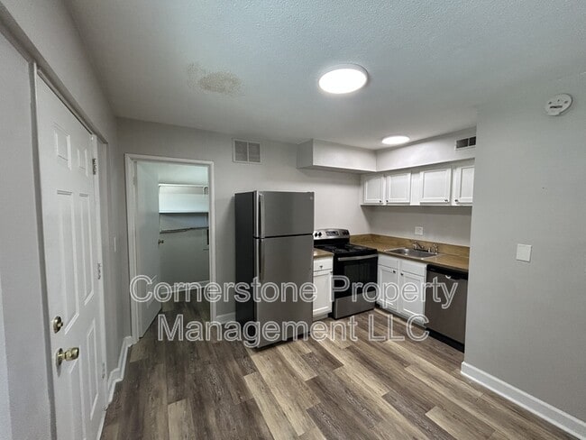 Building Photo - 2506 Redbud Ln