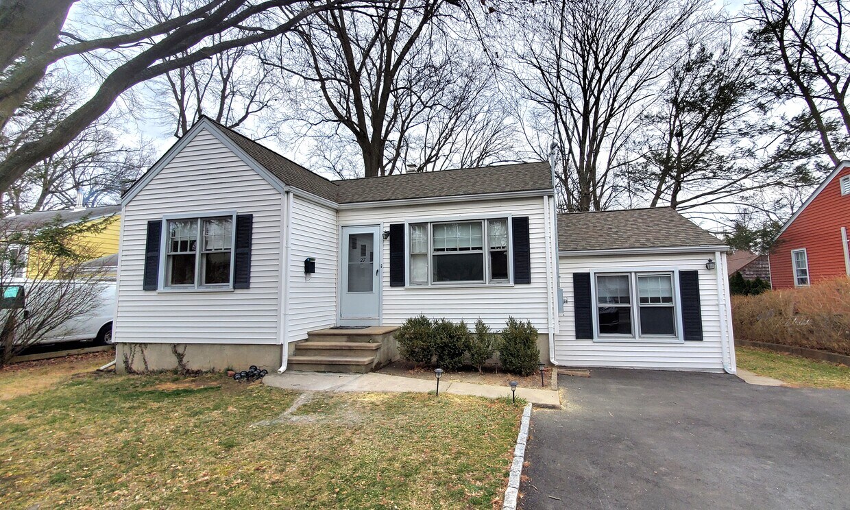 Primary Photo - 27 Pershing Ave