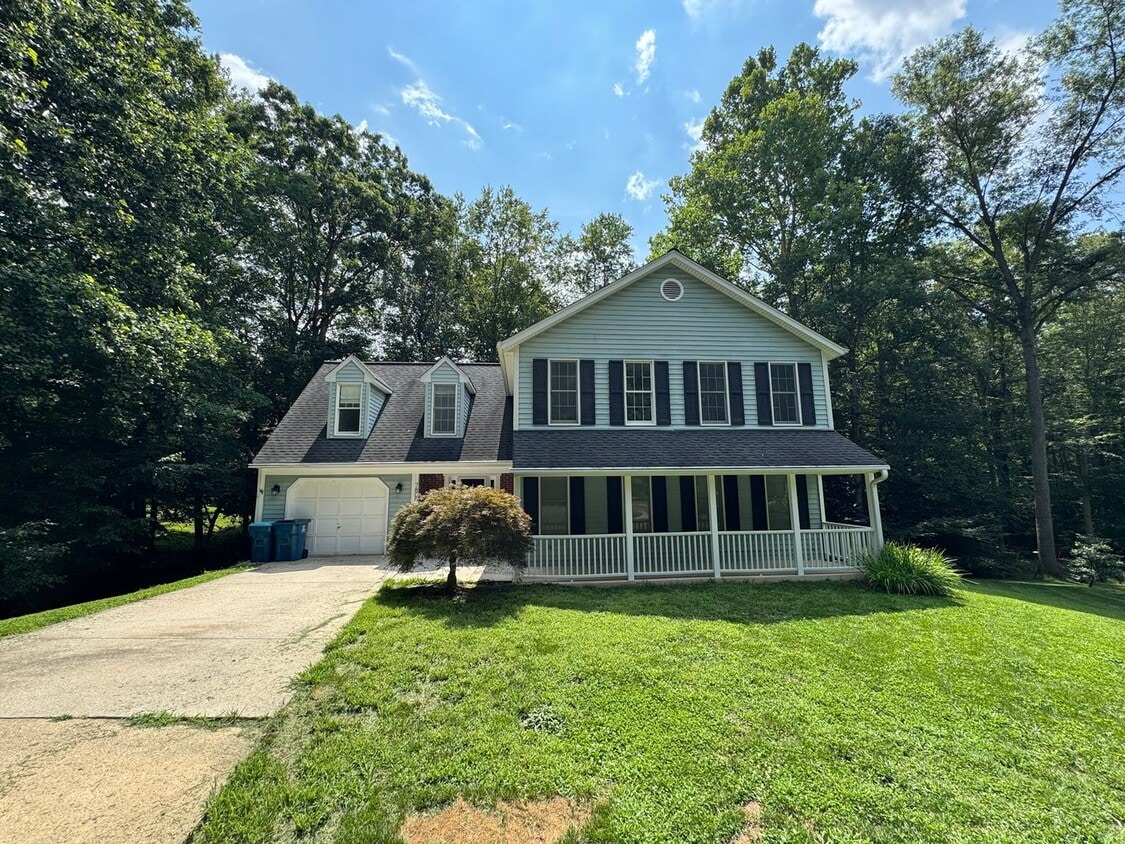 Primary Photo - Stunning 4 Bed 3.5 Bath Home With Deck And...