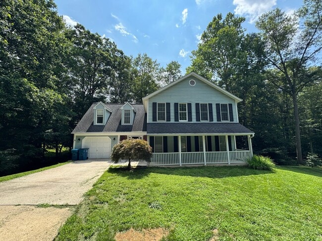 Stunning 4 Bed 3.5 Bath Home With Deck And... - Stunning 4 Bed 3.5 Bath Home With Deck And...