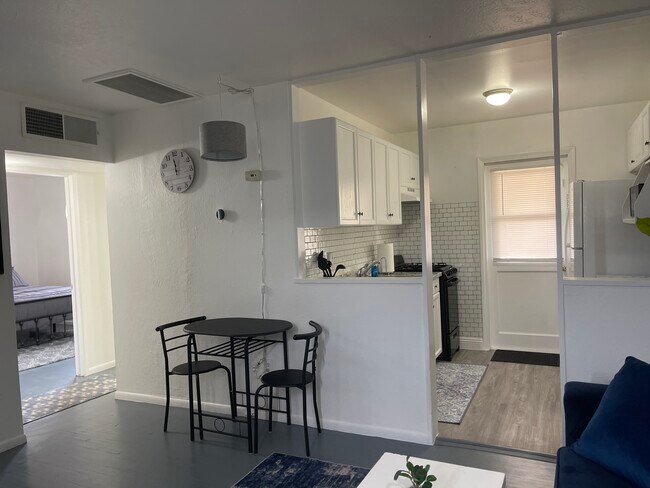 Foto del edificio - 6393 S Russell Rd