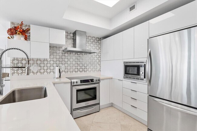 Foto del edificio - 200 Sunny Isles Blvd
