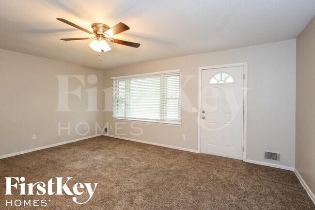 Foto del edificio - 607 NE Main St