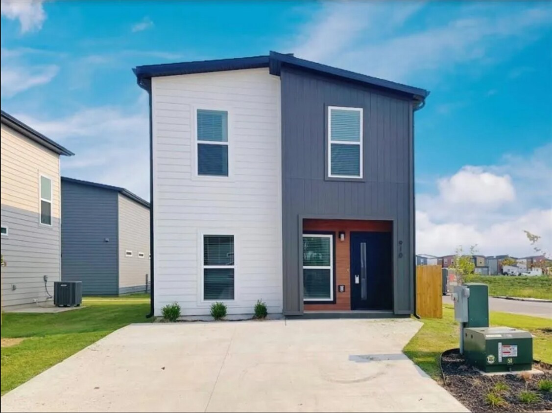 Primary Photo - Bright and Modern 2BR, 2.5 Bath Rental in ...