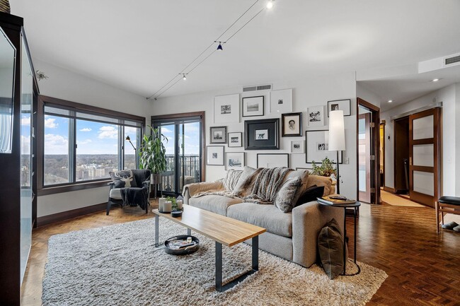 Foto del edificio - 2950 Dean Parkway 2205