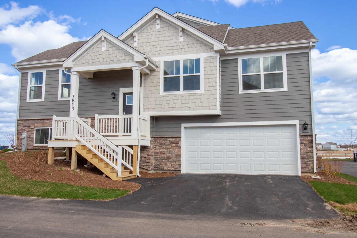 3813 Honeysuckle Ln, Elgin, IL 60124 Condo for Rent in Elgin, IL