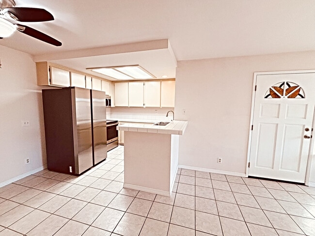 Building Photo - 2425 Cranston Dr