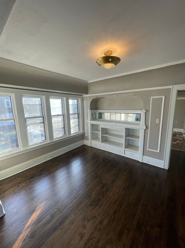 Foto del edificio - 2419-2421 W Keefe Ave. (Duplex)(ACE PROPERTY)