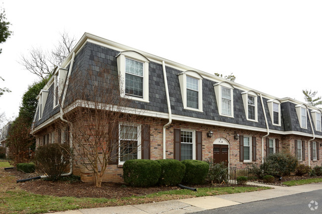 Building Photo - Salem Square Condominiums