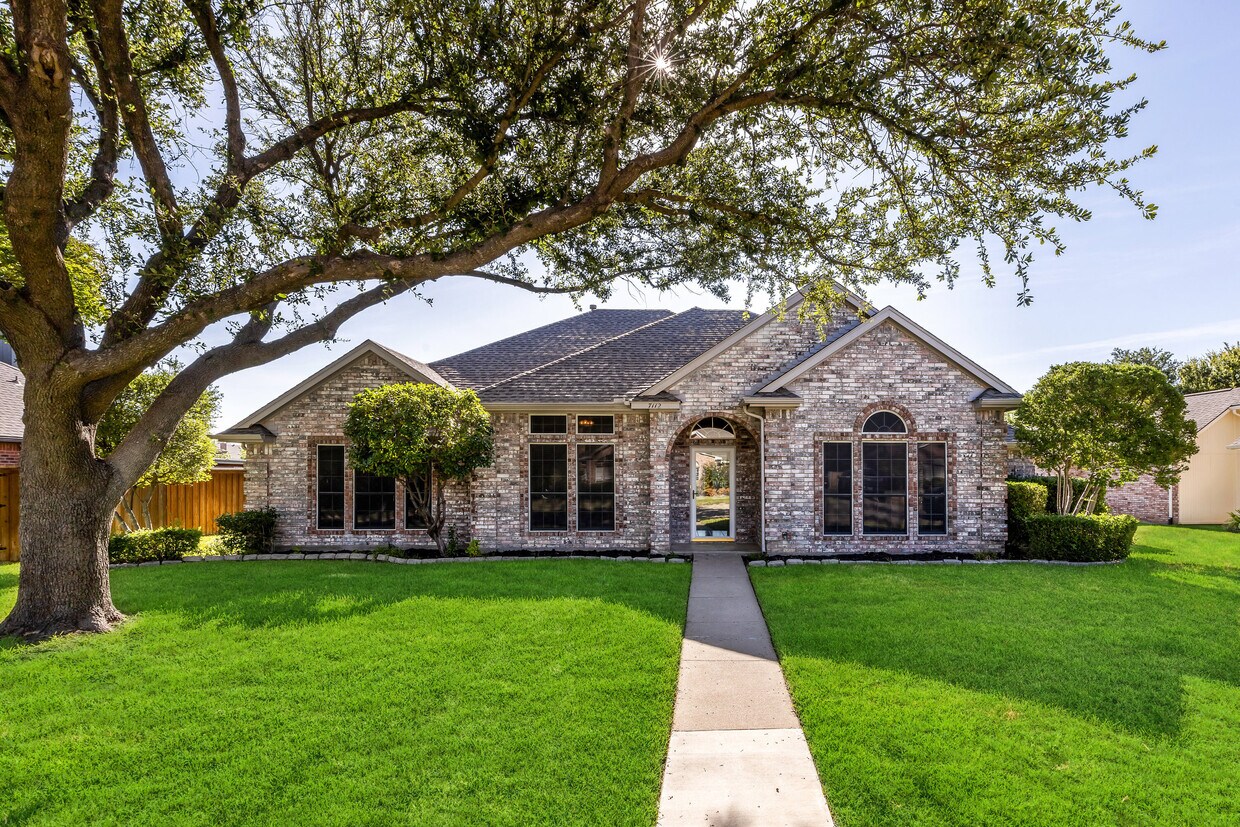 Primary Photo - 7112 Holden Dr
