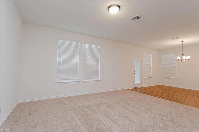 Building Photo - This spacious 4-bed/3-bath two-story renta...
