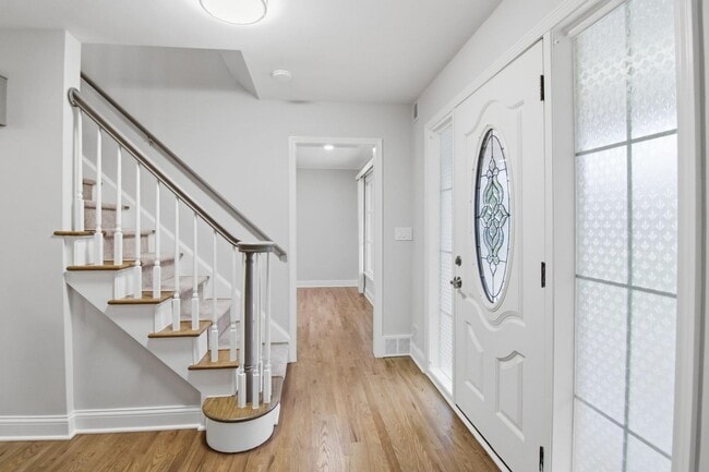 Building Photo - 32901 Blossom Ct