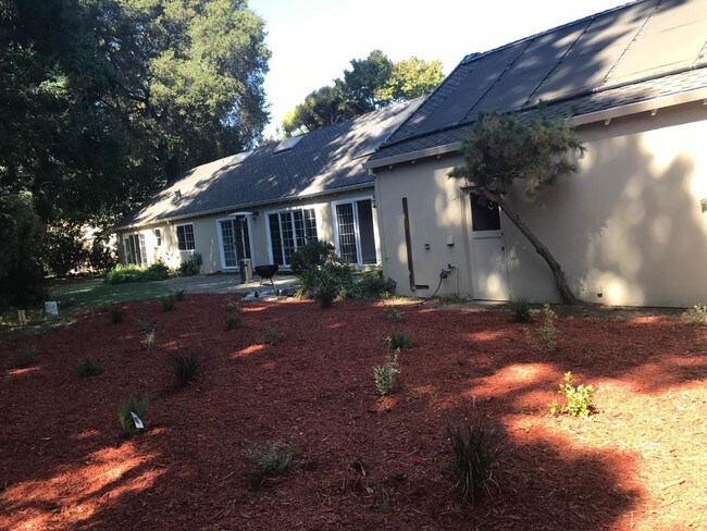 Building Photo - 4 bedroom in Palo Alto CA 94301