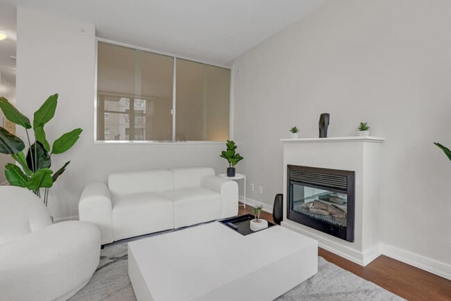 Photo du bâtiment - 444 W 6th Ave