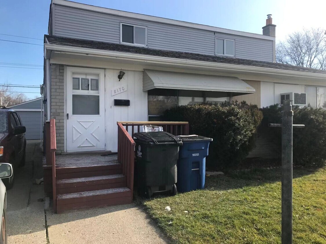 Foto principal - 8170 Perrin Ave