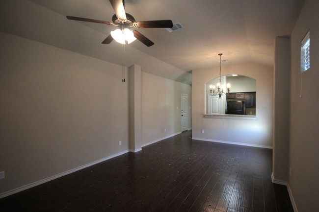 Building Photo - Charming Duplex in Georgetown!