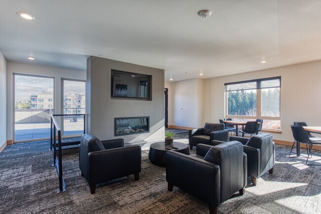 Interior Photo - Bridgeview 125