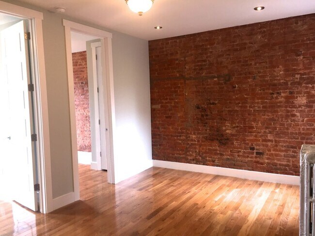 Building Photo - 467 W 159th St