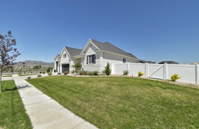 Building Photo - 5 bedroom 3.5 bathroom home in Lehi.